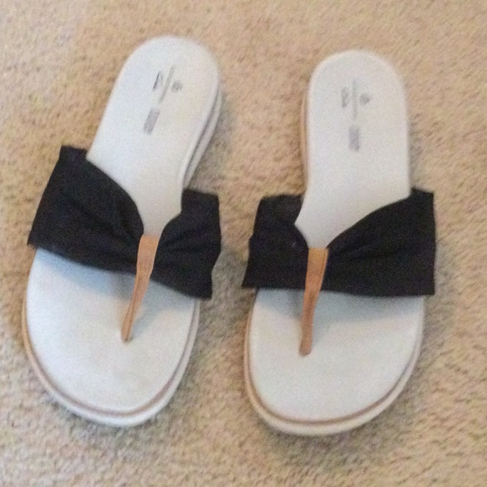 Clarks  Cloudsteppers flip flops